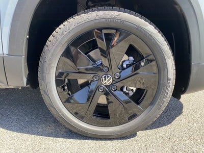 2026 Volkswagen Taos SE Black