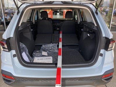 2026 Volkswagen Taos SE Black