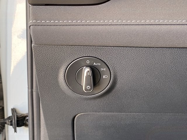 2026 Volkswagen Taos SE Black