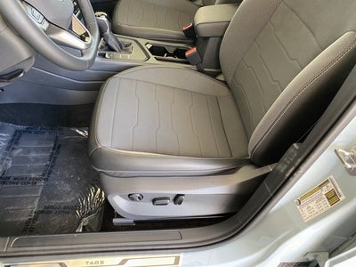 2026 Volkswagen Taos SE Black