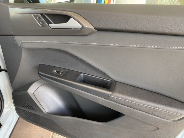 2026 Volkswagen Taos SE Black