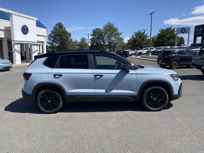 2026 Volkswagen Taos SE Black
