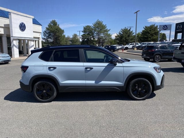 2026 Volkswagen Taos SE Black