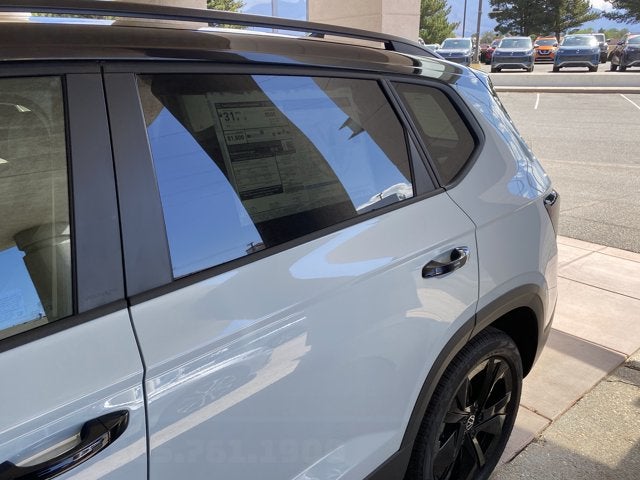 2026 Volkswagen Taos SE Black