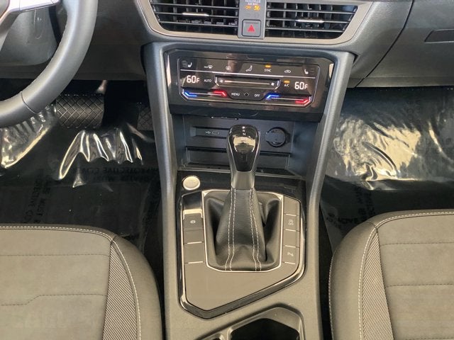 2026 Volkswagen Taos SE Black