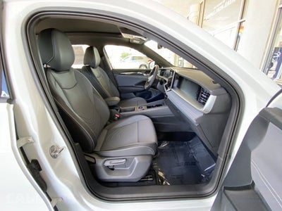 2025 Volkswagen Tiguan SE R-Line Black