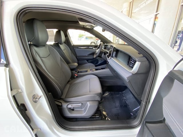 2025 Volkswagen Tiguan SE R-Line Black