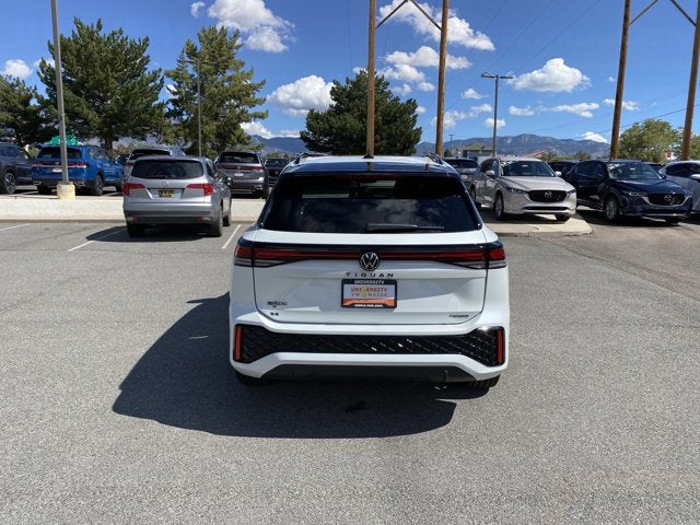 2025 Volkswagen Tiguan SE R-Line Black