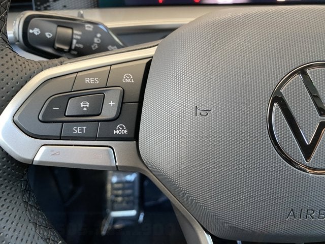 2025 Volkswagen Tiguan SE R-Line Black