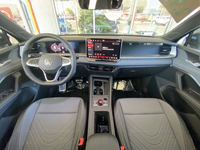 2025 Volkswagen Tiguan SE R-Line Black