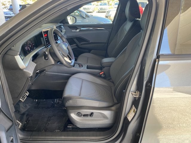 2025 Volkswagen Tiguan SE R-Line Black