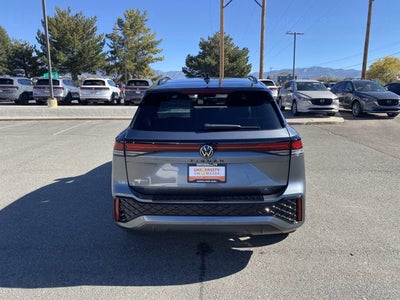 2025 Volkswagen Tiguan SE R-Line Black