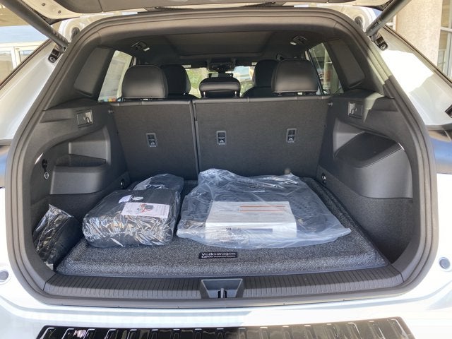 2025 Volkswagen Tiguan SE R-Line Black