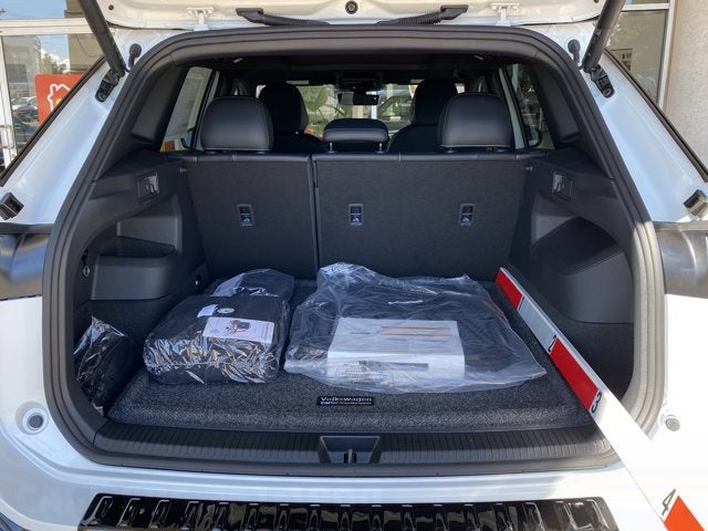 2025 Volkswagen Tiguan SE R-Line Black