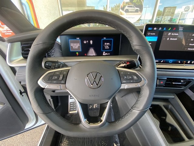 2025 Volkswagen Tiguan SE R-Line Black