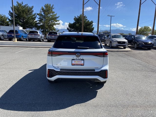 2025 Volkswagen Tiguan SE R-Line Black