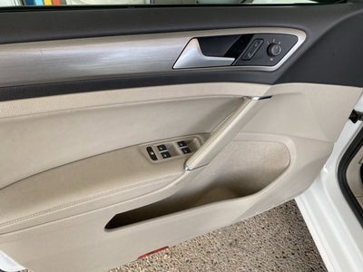 2016 Volkswagen Golf TSI SE 4-Door