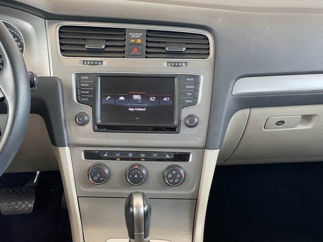 2016 Volkswagen Golf TSI SE 4-Door