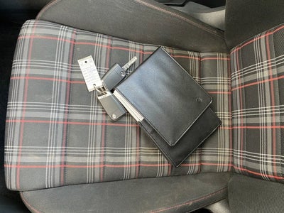 2017 Volkswagen GOLF GTI Base