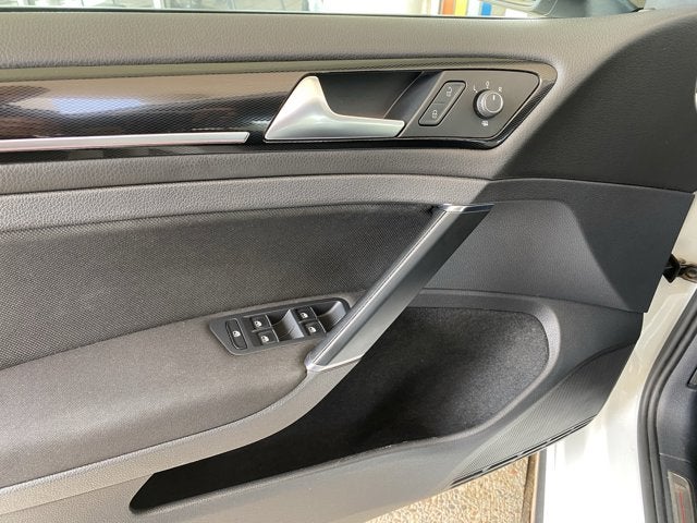 2017 Volkswagen GOLF GTI Base