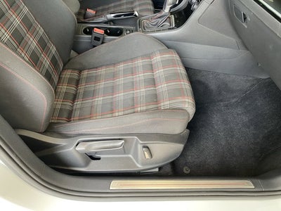 2017 Volkswagen GOLF GTI Base