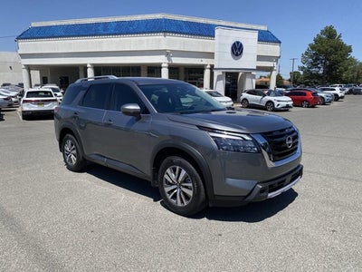 2025 Nissan Pathfinder SL