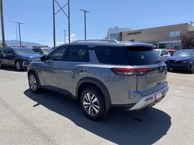2025 Nissan Pathfinder SL