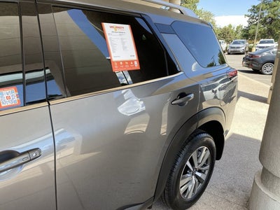 2025 Nissan Pathfinder SL
