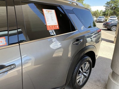 2025 Nissan Pathfinder SL