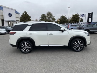 2024 Nissan Pathfinder Platinum